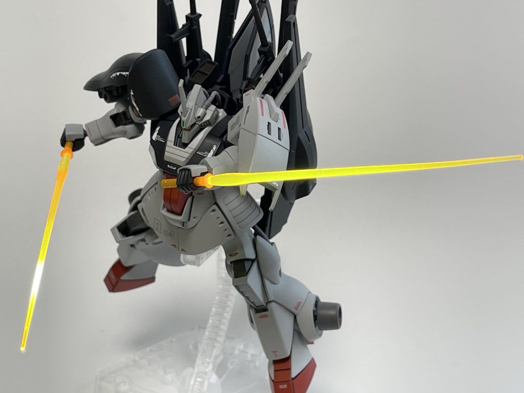 技量高いパイロットっぽい構え方。ガザの小隊とか一人で食い散らかしそう