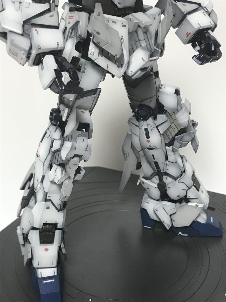 塗装は黒立ち上げ。とにかく細かいので目と指が疲れました