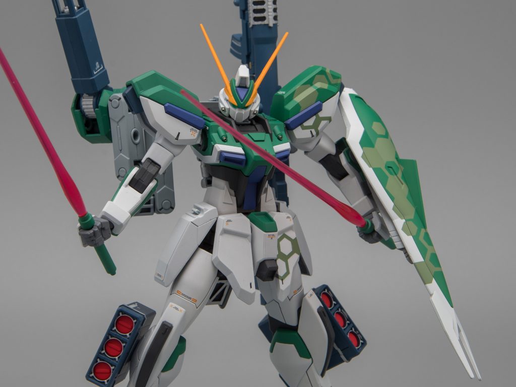 分かり難いですがジェスタキャノンの砲塔（右肩後ろ）はボールデンアームズのジョイントで繋げているので結構自由に稼働します。