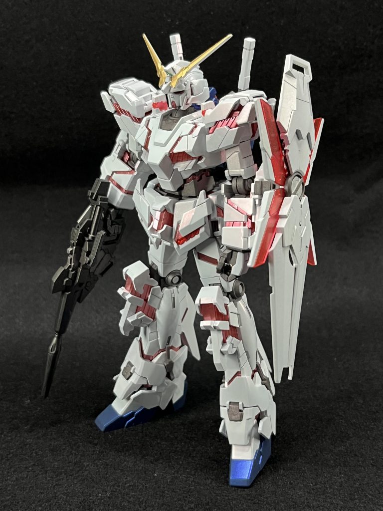 立ち画①元々立体的で情報量も多く思えたので、全体的な形には手を加えず、今回は色を工夫してみようかと。