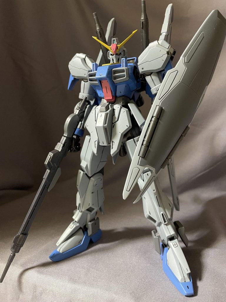 ガンダムっぽい色で塗ってみました♪