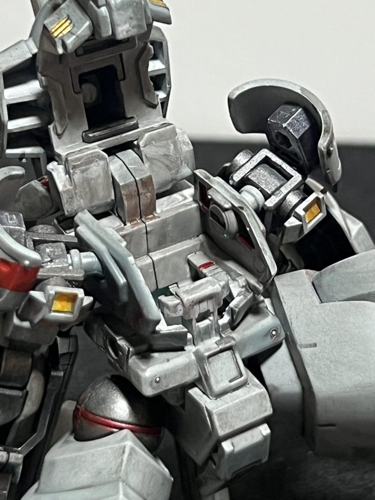 コックピット部。ほんとはガチャガチャさせようと思ったのですが。パイロットが乗れなくなったら元も子もないので普通で…。