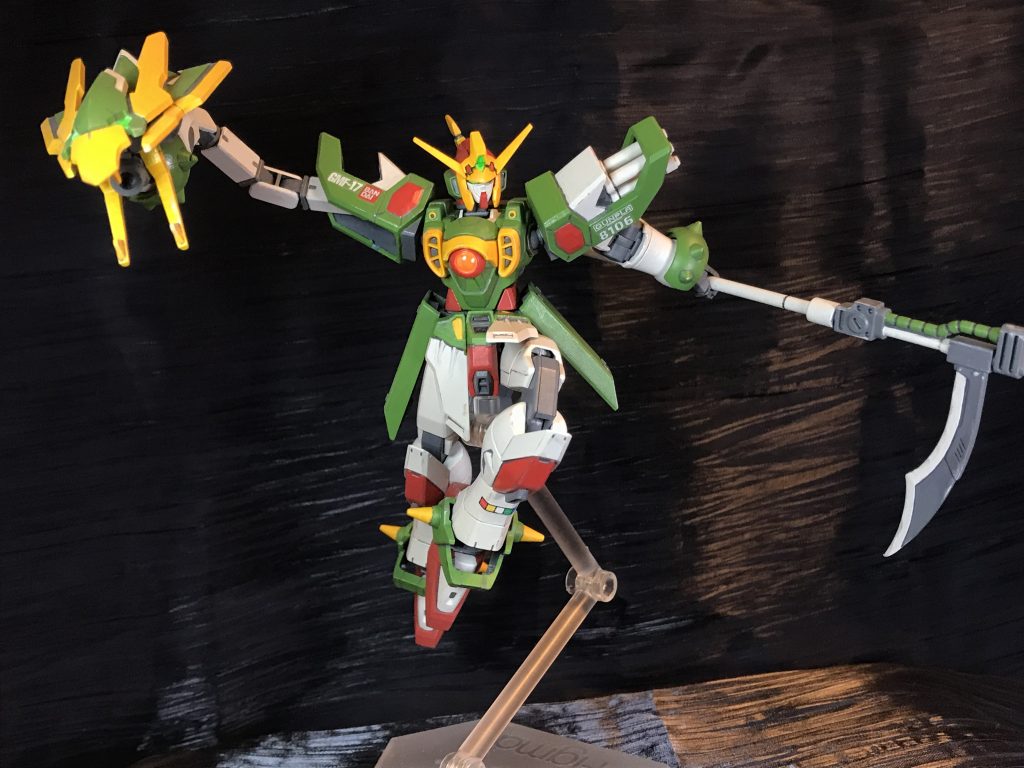 これはその内の一体で、八郎太郎ガンダムと言い、八郎潟からやってきたそうな。昔、十和田湖を追い出され、今はだいたい田沢湖に住んでるそうな。ドラゴン系のネーミングって創作界隈で出尽くしてる感があり、困った挙句故郷東北の伝説に因んだ八郎太郎伝説から引用。と思ったらそれも使用済みという。まあそうでしょうね。