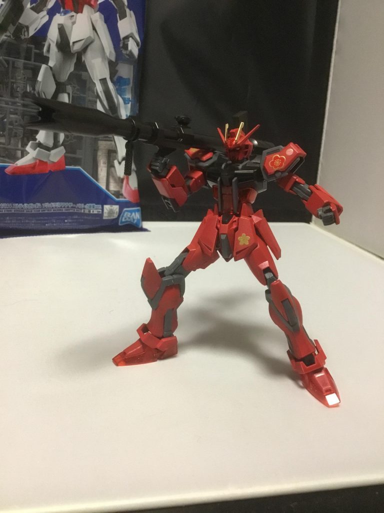 あまりプラモなどは作らない嫁なので一緒に教えながら作っておりました。仮面の人関係ないですが100均の花柄ステッカー貼ってます。女子力を上げてます。
