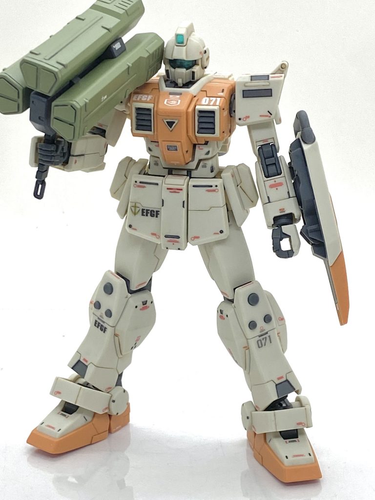 ネットガンとロケット・ランチャーが見つからなかったのでMGと同じロケット・ランチャーを持たせてみました。ロケット・ランチャーはHGUCジム・スナイパーの物です。