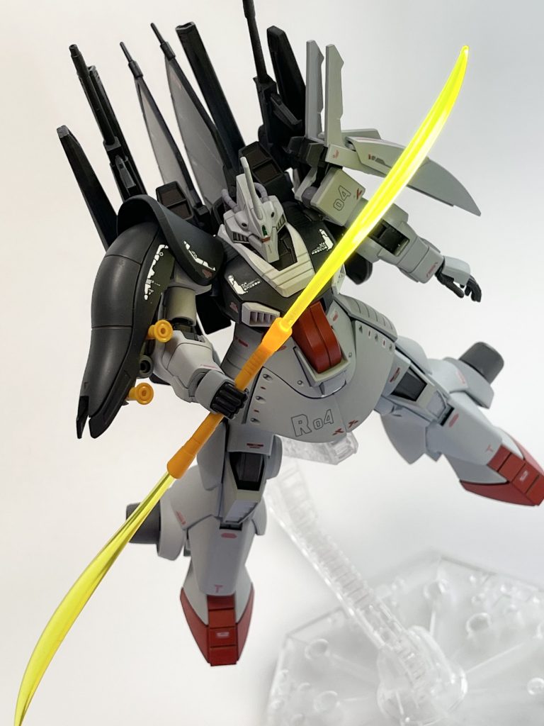 ビームナギナタ発振。これでもガンマガンダムのカスタム機なんですよね…(HGUCでもガンダム系ツインアイのモールドがあります)この不思議な連/ジのハイブリッド感がディジェの魅力ですね。