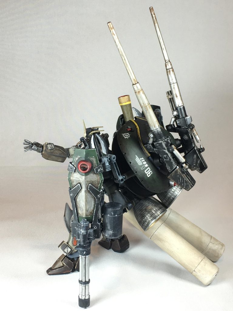 横側プロぺラントタンク無しには自立不可能な圧倒的なボリューム感!笑カラーリングは何回も塗り直しましたが気がつけば日本軍仕様ぽくなっていました。