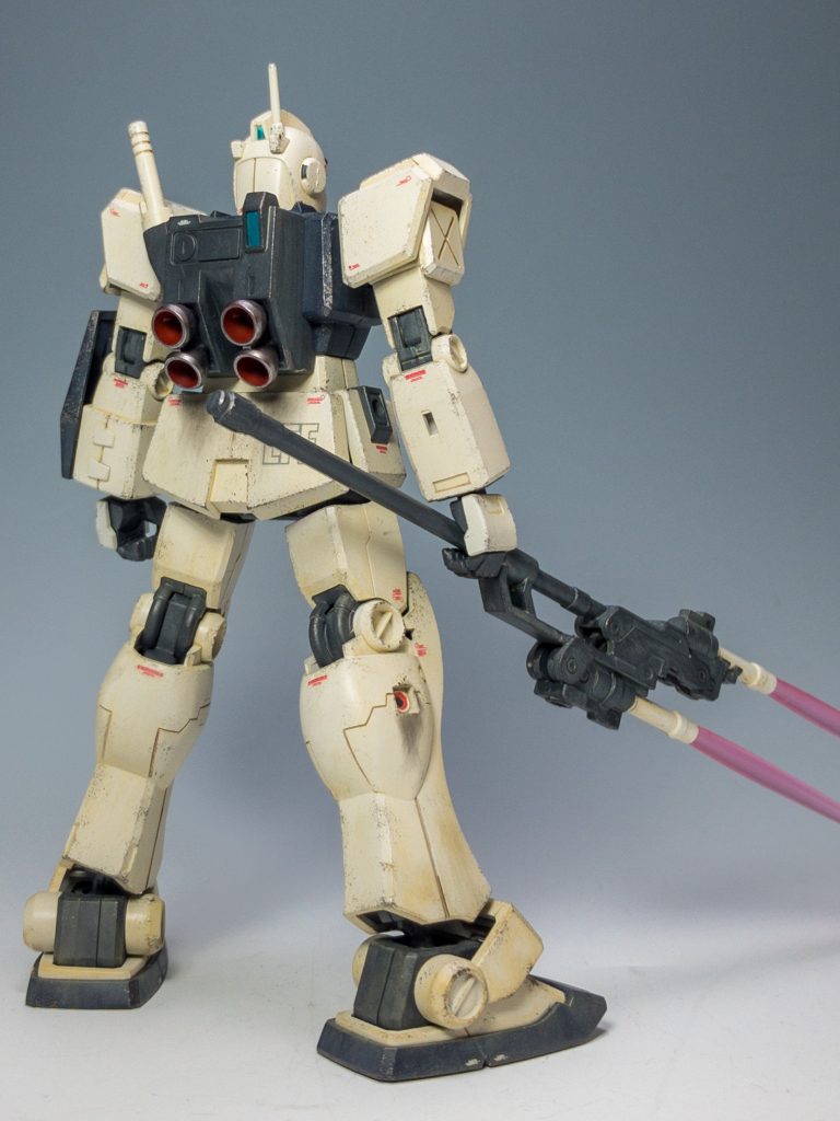 リアビューです。全塗装という事で、下腕部やふくらはぎの合わせ目も、きれいに消えて良かったです!