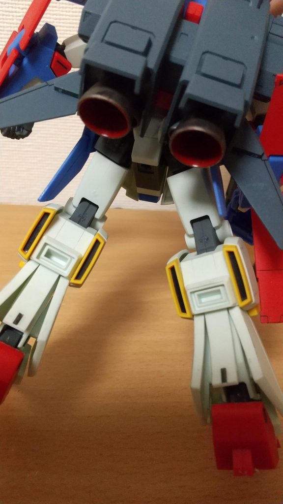 バーニア外はバーントアイアン、中はモンザレッドで塗装。