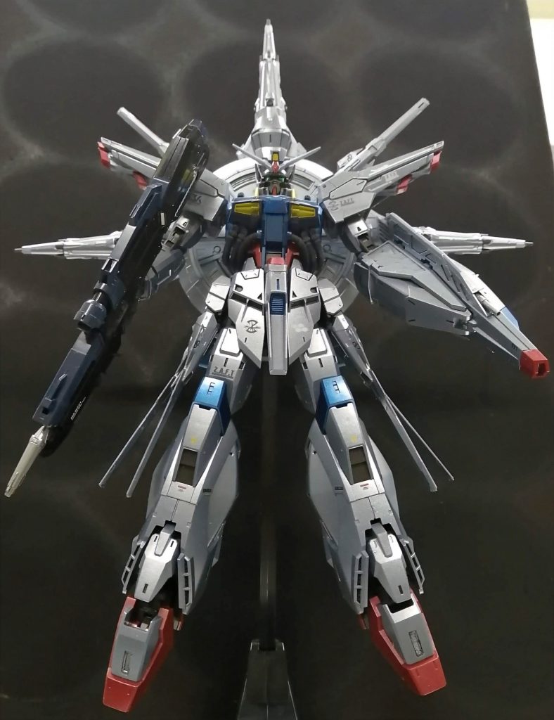 コレが店頭に並んでる頃は今では考えられんくらいどこ行ってもガンプラ山積みでした。買う買わない関係なくウィンドショッピングが楽しかったものです🤩