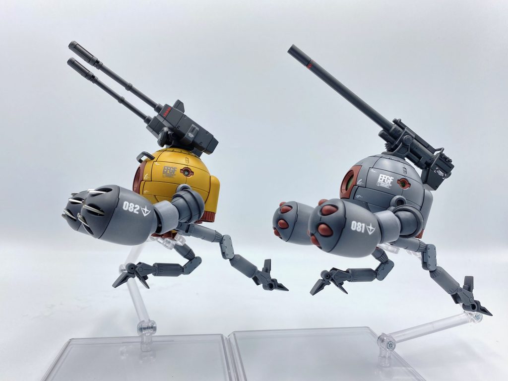 直立してMSと同様に歩行するには頼りない脚部も、ダチョウを模した動作パターンの採用により、実用レベルの機動性を獲得みたいな。