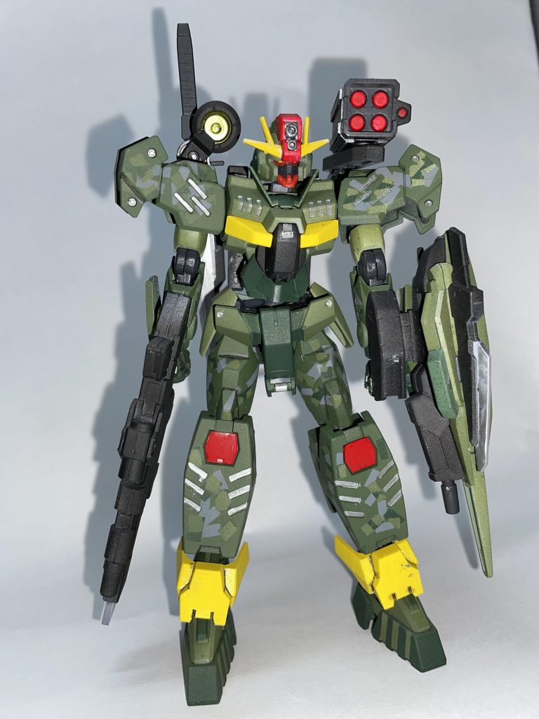 前写真デジタル迷彩のためにマステを切っていたのですが途中から面倒くさくなったのでもうちょっとちゃんと貼っとけば良かったです。手順  塗装▶️マステ▶️塗装▶️①マステ剥がして半分くらいずらした場所に②マステを貼る▶️塗装▶️②マステを剥がさずに③マステを貼る。（その時①マステで塗装した所に被さるよう） 