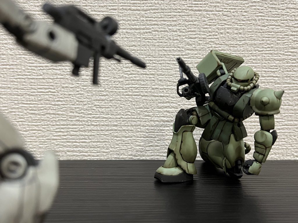 ポージング例に合わせて前回のガンダム合わせてみました、ジオラマ作れるようになりたい