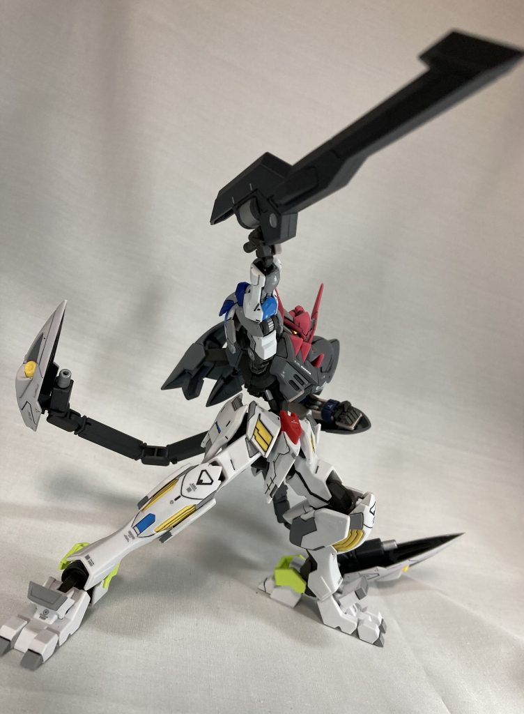 メイン武装のブレード、この形状とゴツさがメイスっぽくて好き