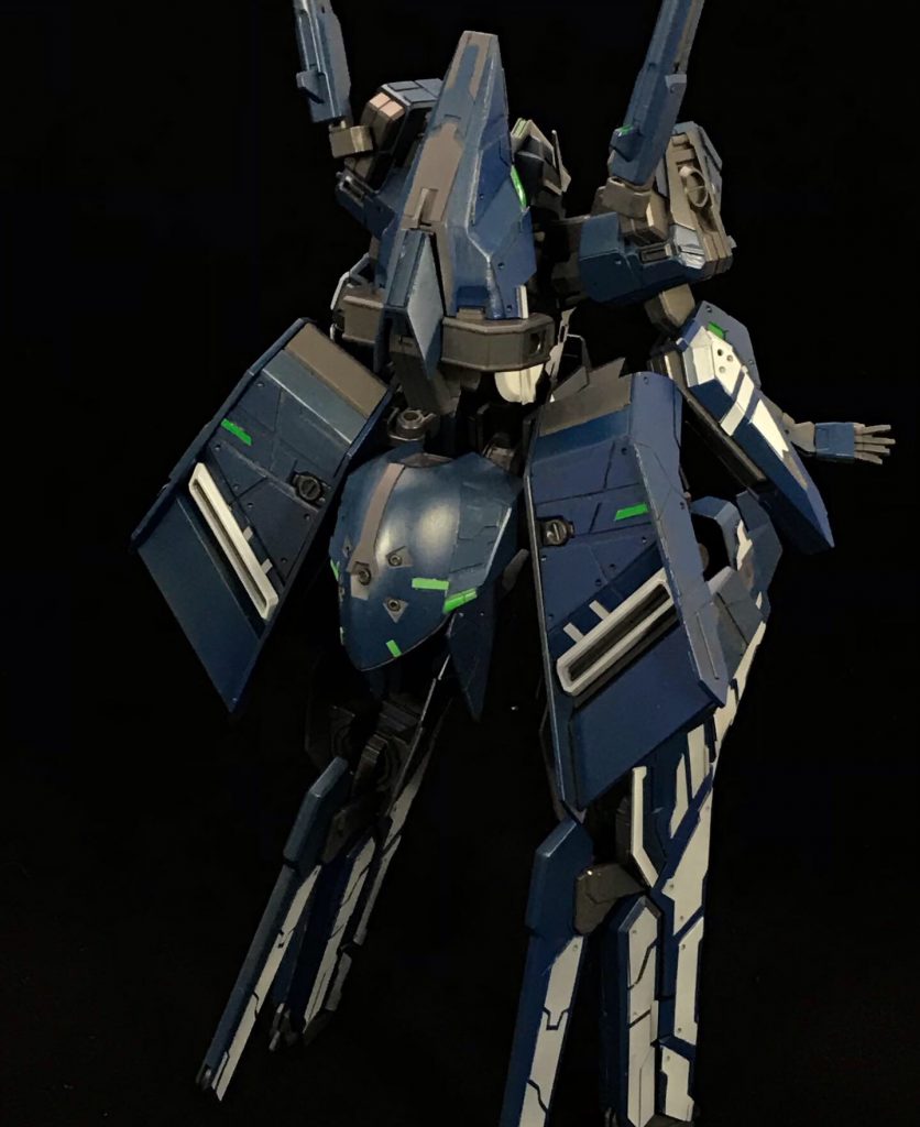 背面です、腰のバインダーを倒せるように可動を追加しています