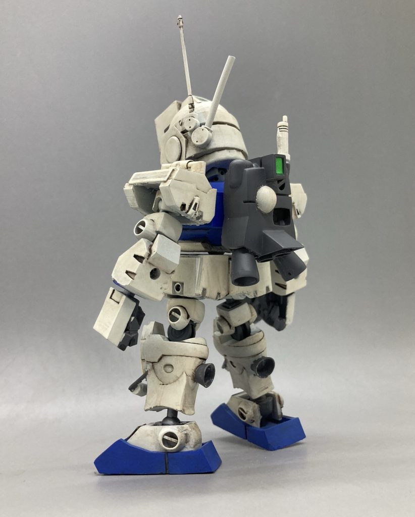 後ろ。ジムコマンドコロニー用のバックパックを改造した形状になってます。