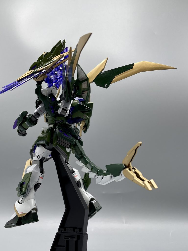 龍をモチーフにしているので、龍尾があった方がそれっぽいと思い作成。先端部はクローとなっており、敵機を捕縛することが可能!