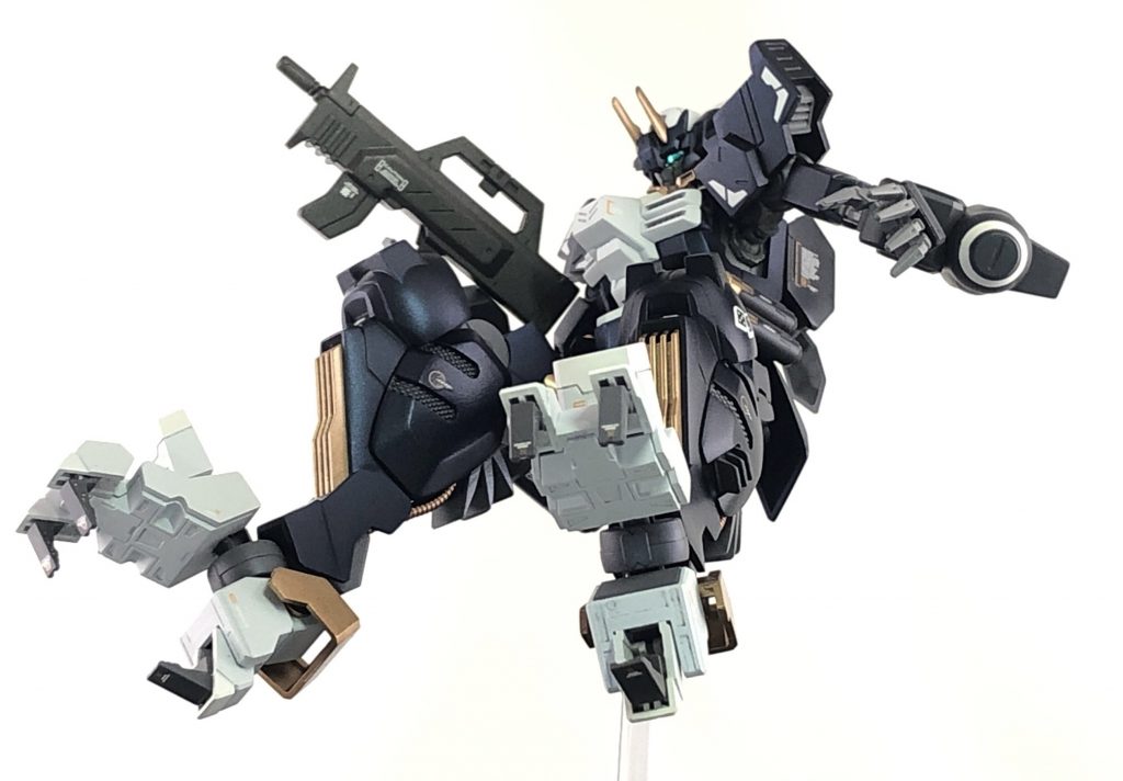 脚部クローを使用して強襲するイメージ。