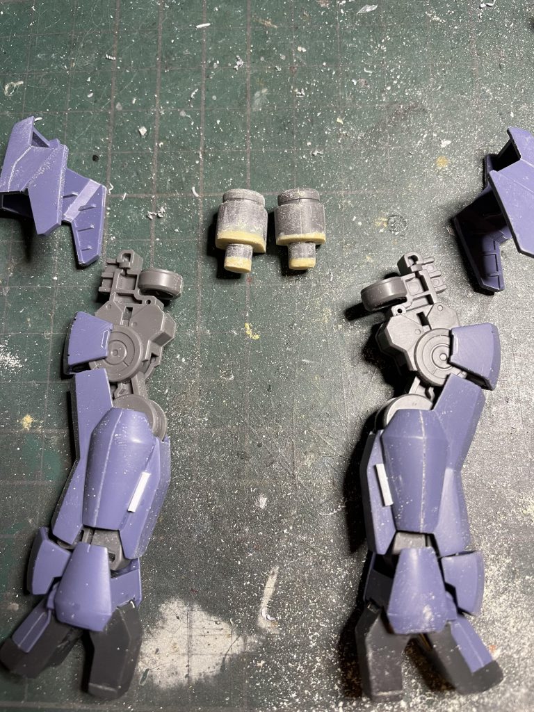 フレームの足の付け根にパテ盛りをして2ミリ延長させてみました。効果が現れたかは不明です💦でもこんな感じで改造してみました。気持ち腰回りがスッキリした気がしてます。