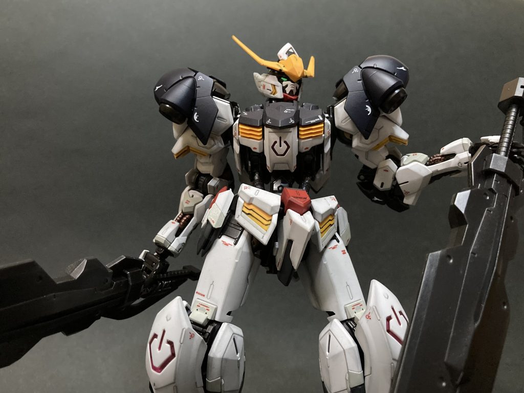 ちょい足しからのアオリアングル。バスターソードもやっぱ鈍器ですよね。ブ厚くて良い！