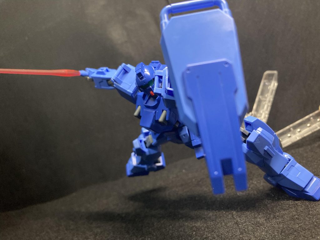 ビームサーベル！陸戦感出せてますかね……