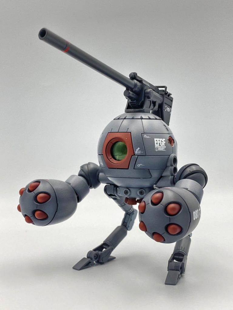 B081 ボーイ 支援型頭頂部に180mmキャノン砲、両腕に6連ミサイルポッドを装備した遠距離戦闘特化型。個々の武装がザクを1撃で沈黙させ得るが、ミノフスキー粒子散布下でのミサイルの命中率は低いため、一斉発射による面攻撃での足止めが主な任務。