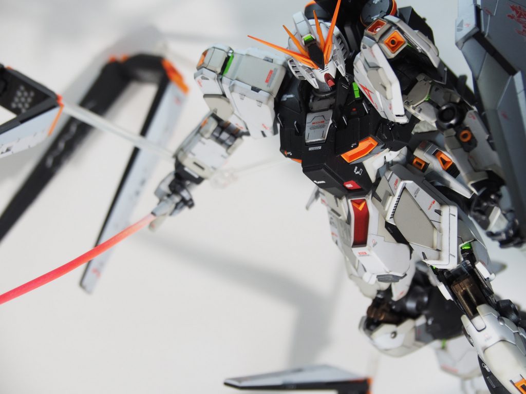 ビームサーベル　分かりにくいですが、白、オレンジ、赤とグラデーションをかけました。