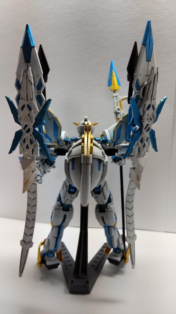 アームド・アーマーDEを取り付けたことによって、SD頭を背負った状態の違和感が解消されたような気がします。