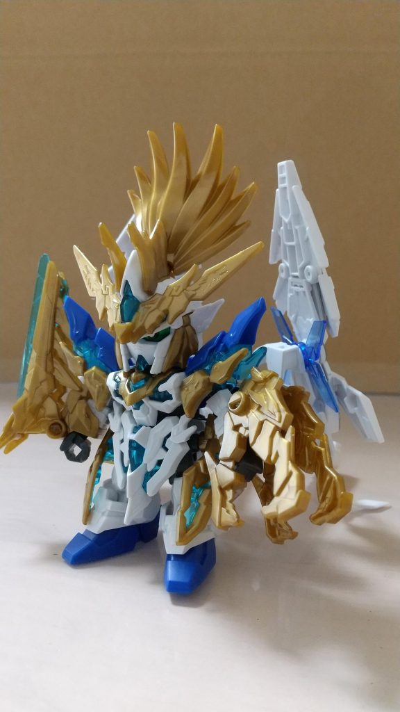 バックパックちょっとイジって背負わせてみました。