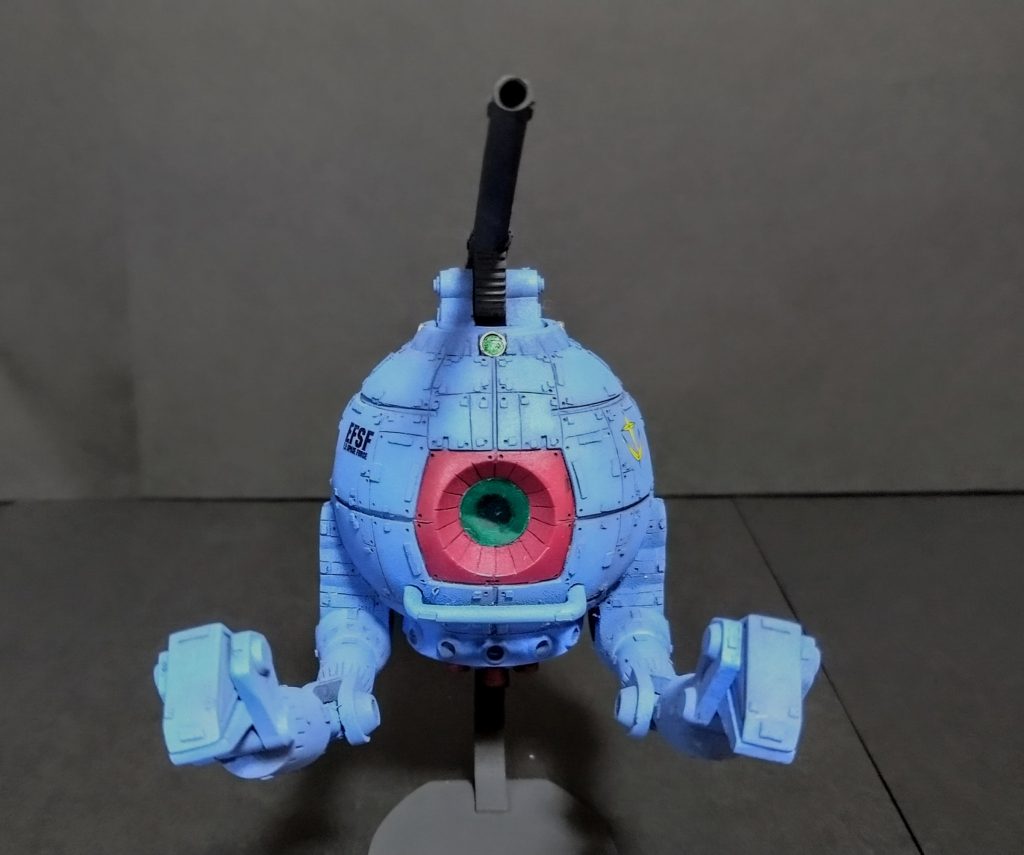 メインカメラのレンズはいつもの暗記用の下敷きを加工しました。