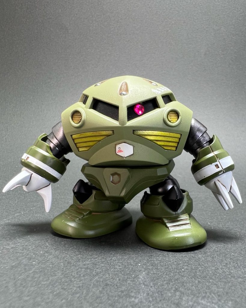 SDは合わせ目が全部に有る感じ、他スケール同様に合わせ目消しを施しました