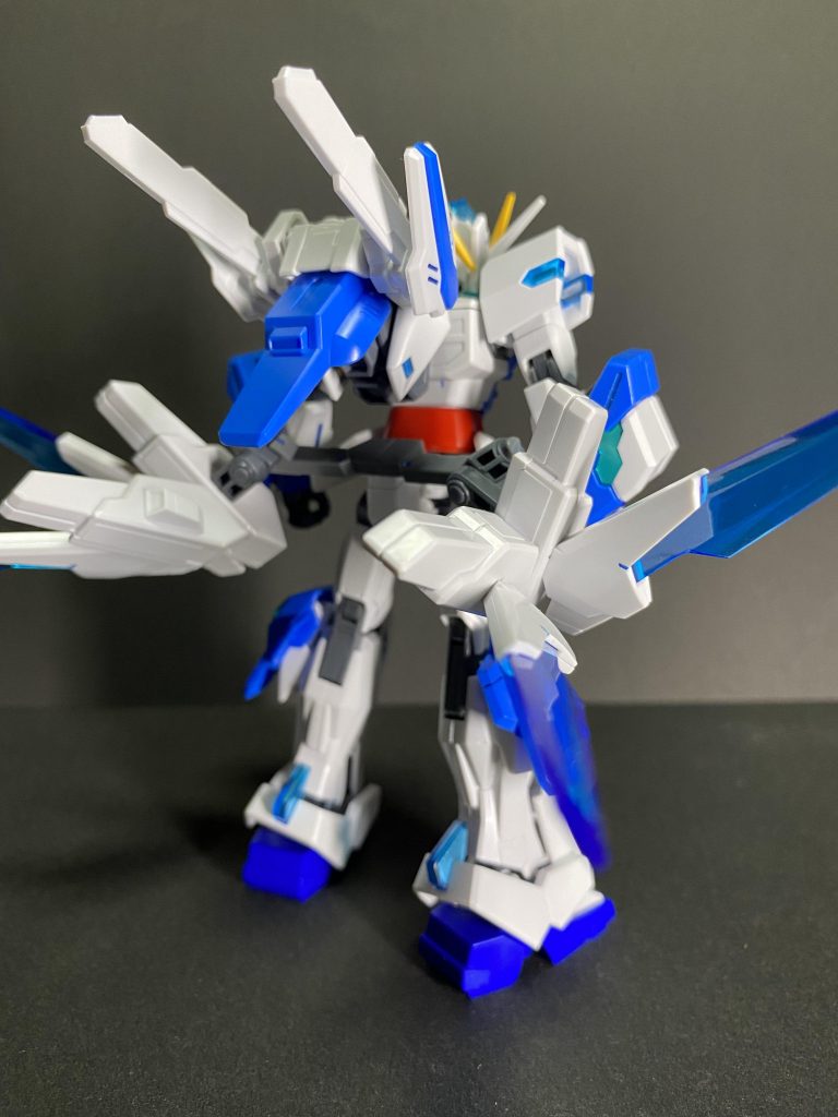 一度これで完成としましたが後日一部パーツが変更されて機体名にFが付いて完成に至っています