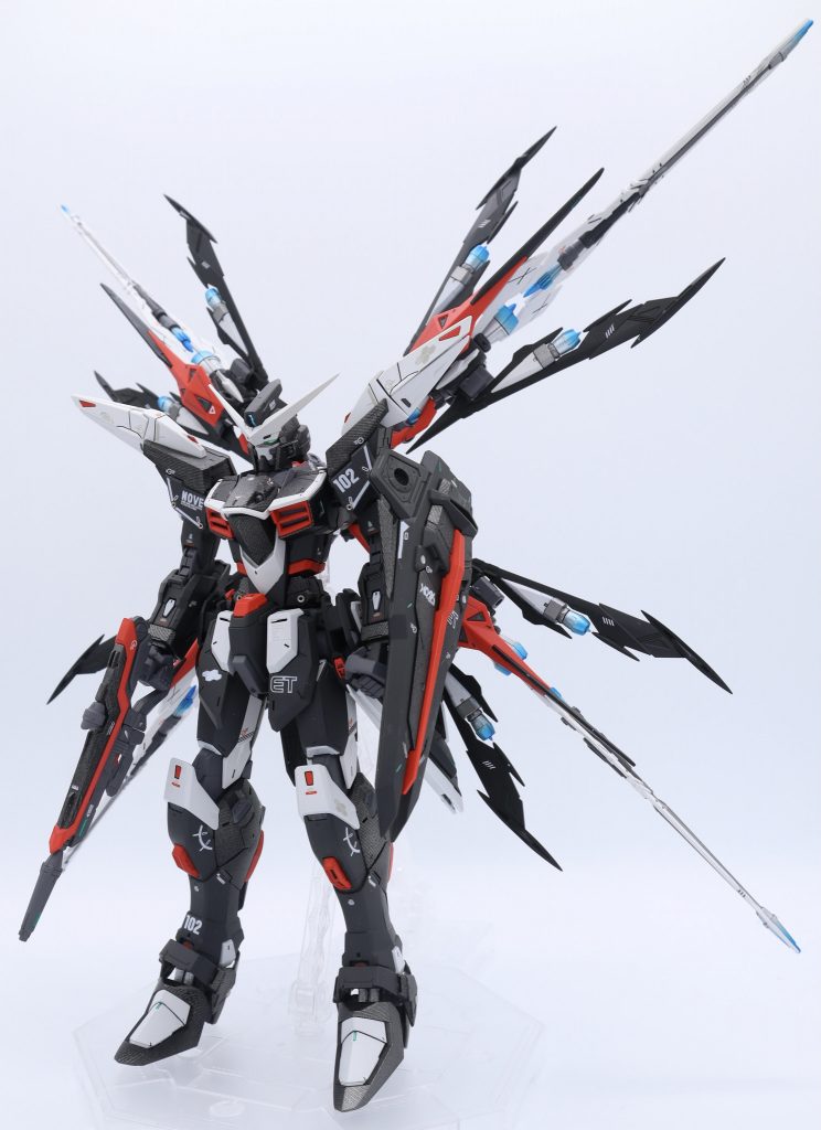 マニューバストライカーを使用して、フリーダムの翼をイメージして製作しました。