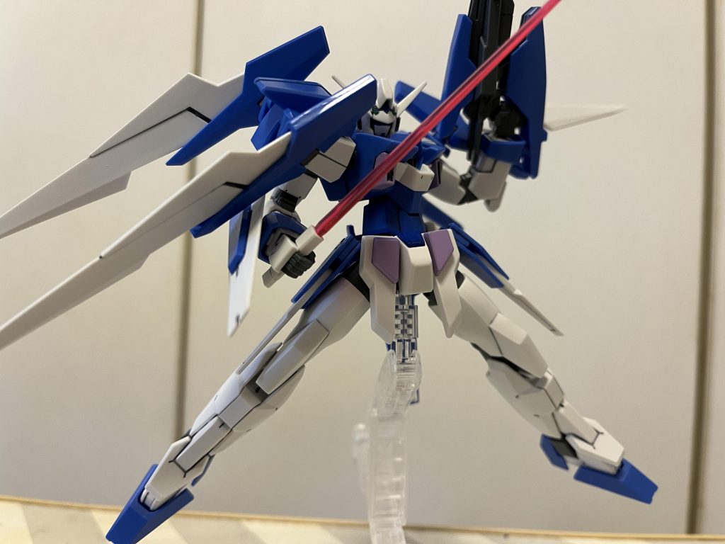 左利きなので左手ライフルで右手にシールドです。