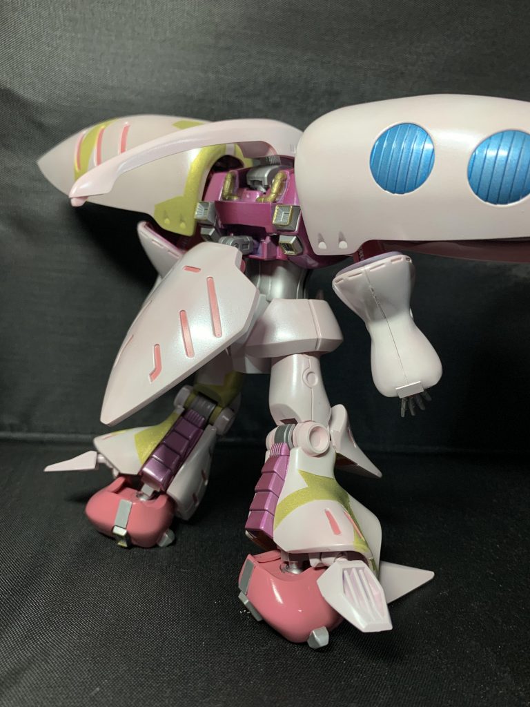 足の部分にお手製のスラスターを増設してヒレ増ししています。キュベレイのフォルムにぴったりです。