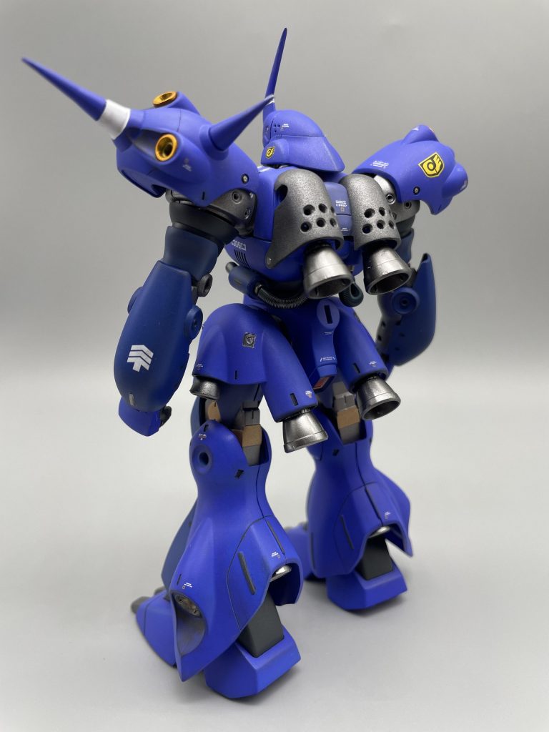 背面側実弾機、スラスター満載、武器ラックあり、と自分の好きな要素が全て詰まってると言ってもいい機体。その辺りが全部見れる背面も手を抜かずに作業したつもりです。