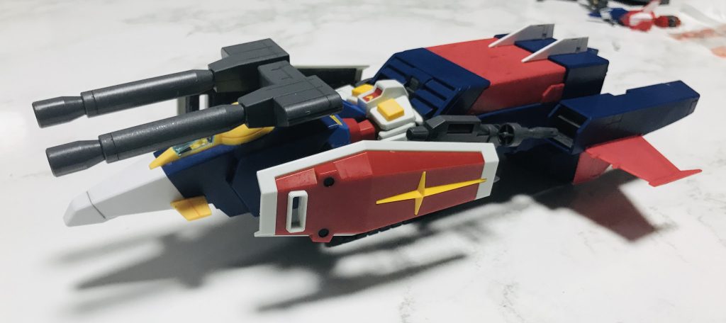 Gアーマーの完成です。もちろんこの状態からGパーツを外すとガンダムになりますよ。(シールド2枚重ねは流石にムリ)