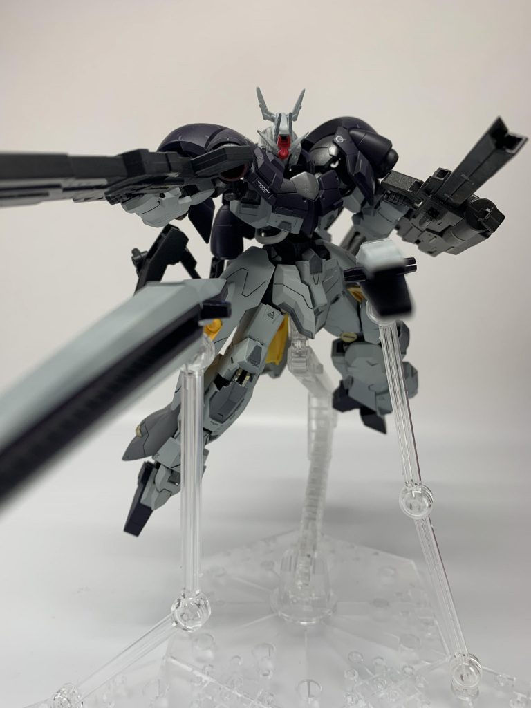 ファンネルと火器で同時砲撃というのがめちゃくちゃ作りたくて今回試してみました!ムーンガンダムベースなのにサイコプレート無くしてムーンガンダムではなくなりましたが、満足いく出来です!一応試作機という名目なので、色は全体的に暗めにしています。