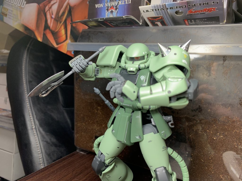 ハンドパーツは左手のみ指を切り離し全て独立で動く様にしました。結構いい感じに表情付けられますね。