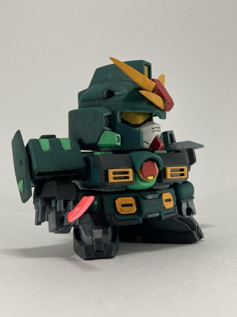 アンテナの長さを短縮、マスク部分を1ミリくらい後ろに下げる加工をしております。