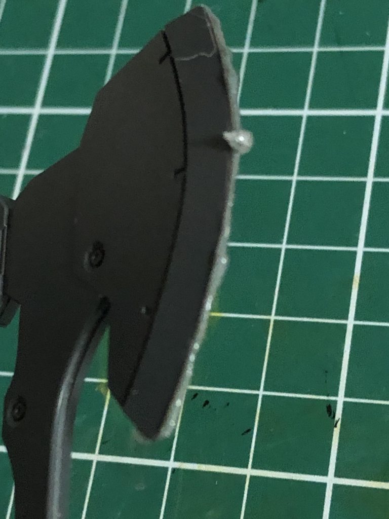 柄はモールド加工、刃は合わせ目消しました