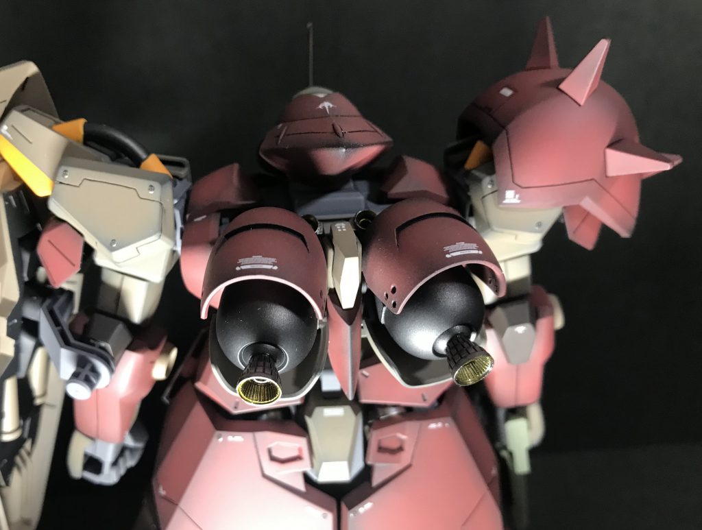 背面のバーニアも別パーツに置き換え。