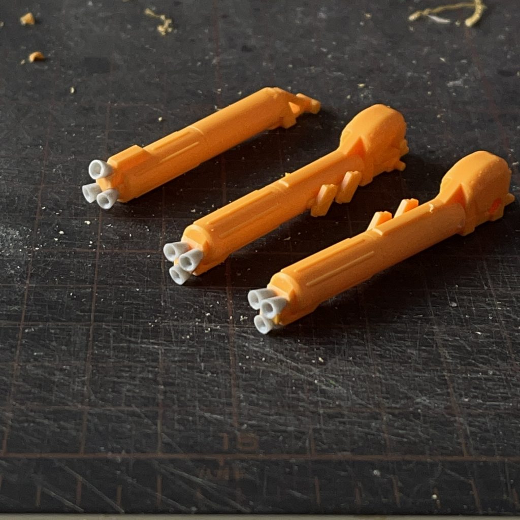 プロペラタンクのバーニアは3.0㎜のプラパイプを削って作りました。