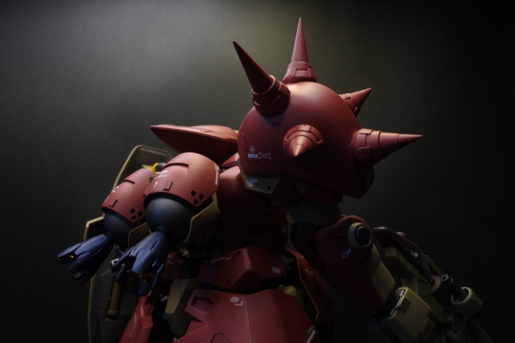 右肩のスパイクアーマーはスパイクを変更。