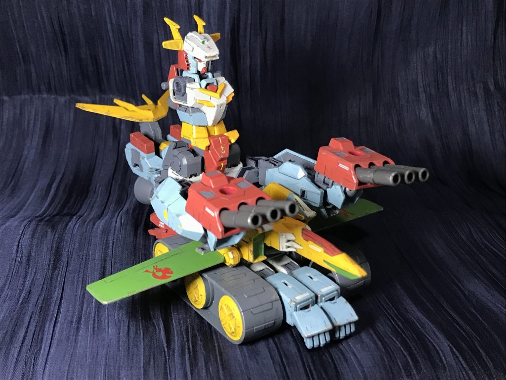 解らない方々もいらっしゃるでしょう。昔あったアオシマのプラモデル、合体ロボットムサシ&合体巨艦ヤマトをモチーフしております。幼少時代欲しかったプラモなんですが、高い、でかい、売ってないのパターンで、現在に至るまで一度も現物を見た事が無いという個人的に縁の遠い品物となってます。