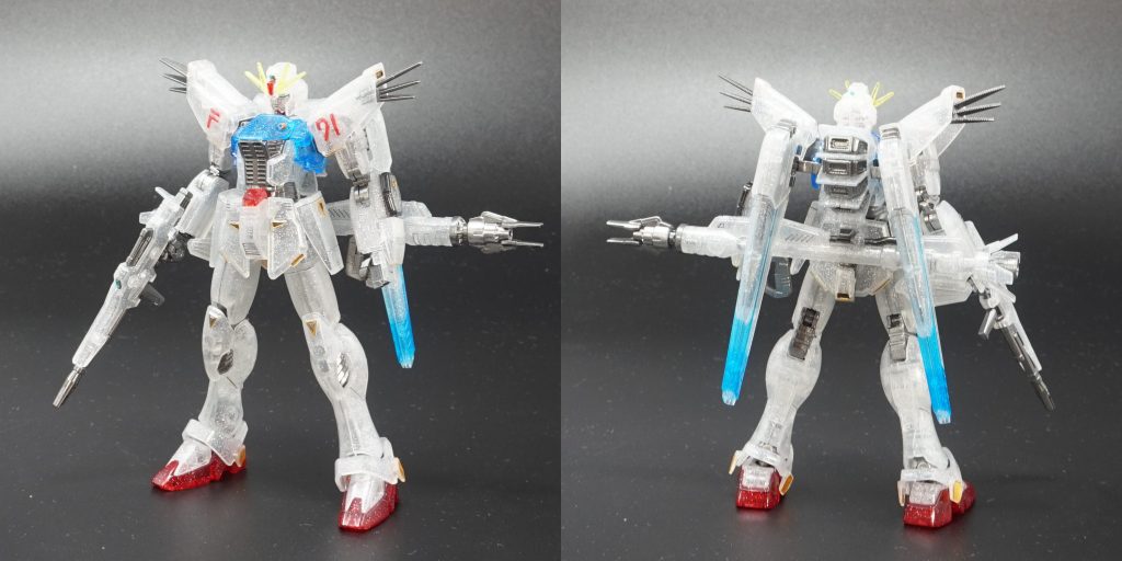 最大稼働モードでフル装備状態。肩のフィンとフェイスガードは差し替えです。ふくらはぎも展開できますが、展開し忘れています。