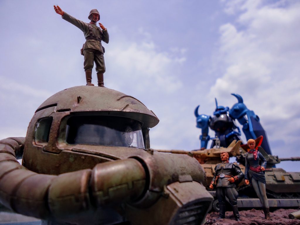 ＥＸモデルの他にランバ・ラル独立遊撃隊セットに付属するザクヘッドも登場です。更に遠近感の妙を楽しんで貰えましたら嬉しいです。