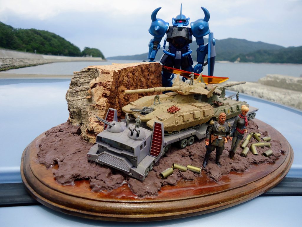 曇り空を活かしたローアングルの撮影がしたかったので遮蔽物は無い海岸に出向いて行いました。今回は前回のＧ−セルフと違って、トレーシングペーパーで遮光を行い光量を落として撮影しています。