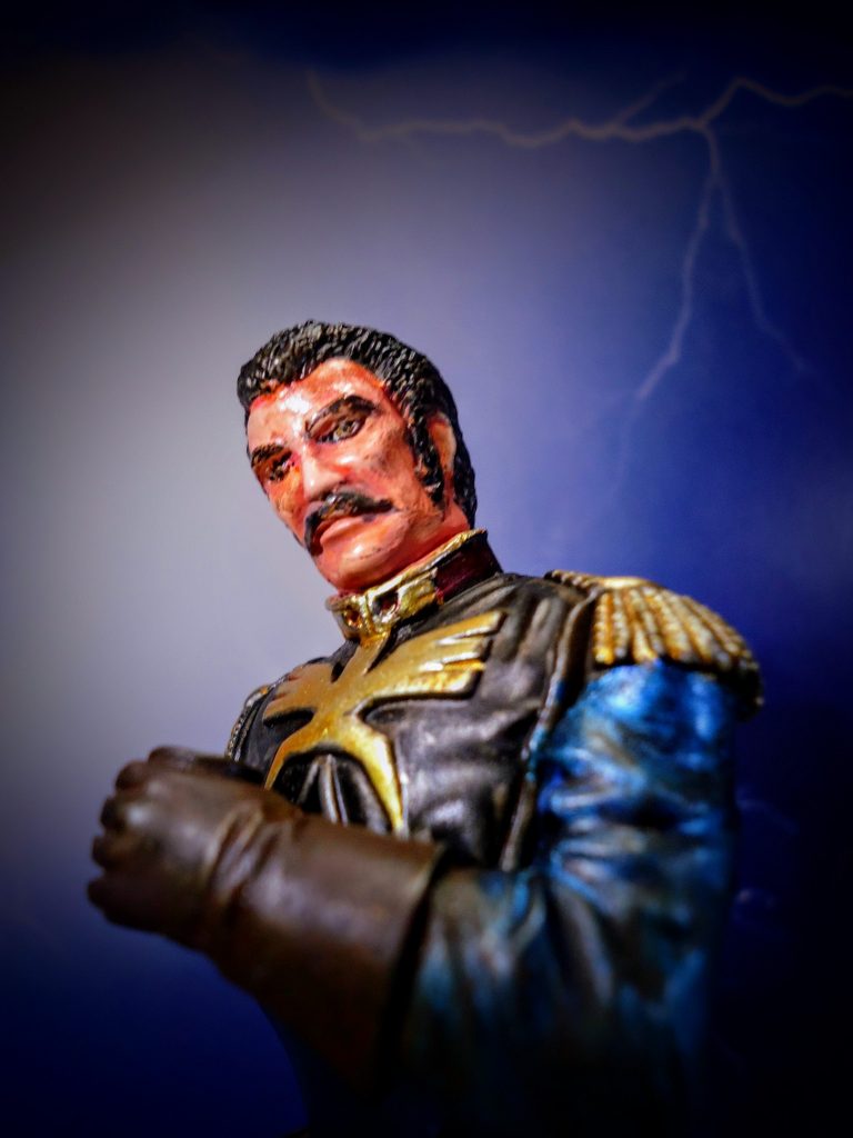 アップですと?塗装面の粗さが目立ちます。裸眼だと十分だと思うのですがデジカメで写すとツライです。