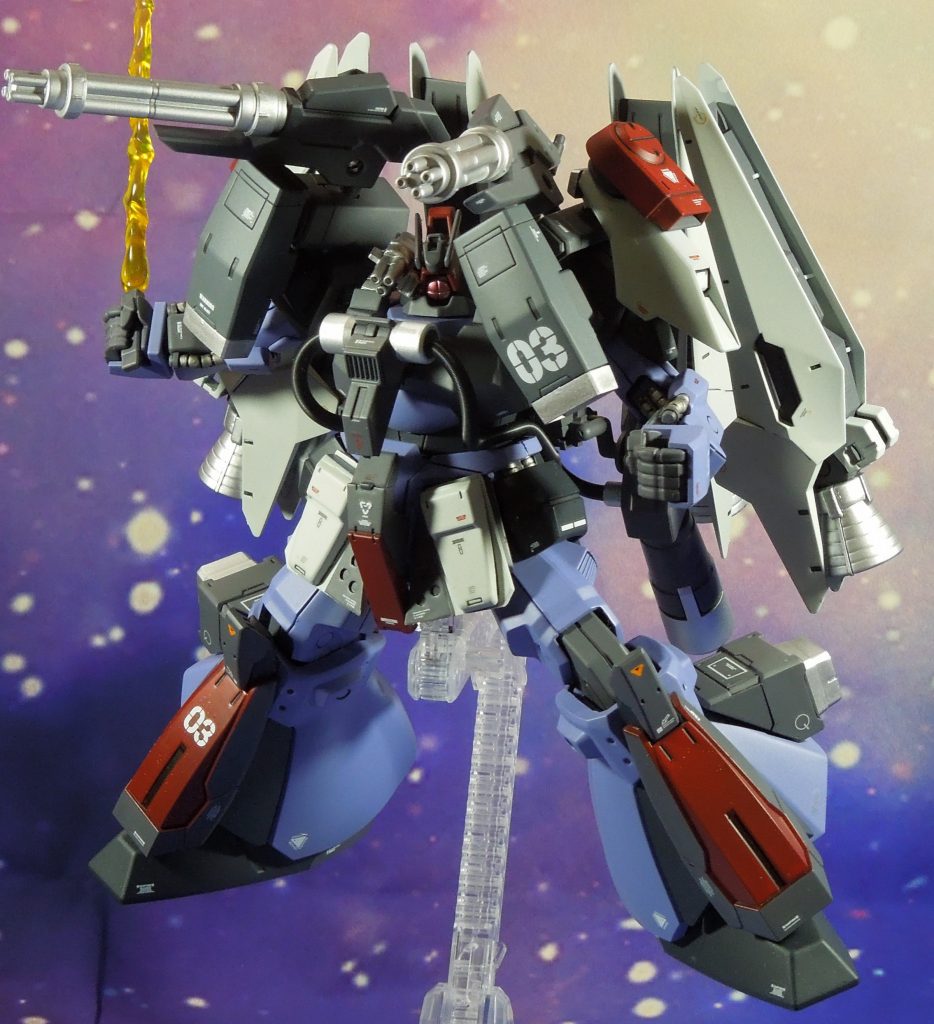 主にAGE-3オービタルのパーツを分解したり、削ったりしながら各部のボリュームを出していきました。胸の動力パイプが良い感じになったのではないかと思います。